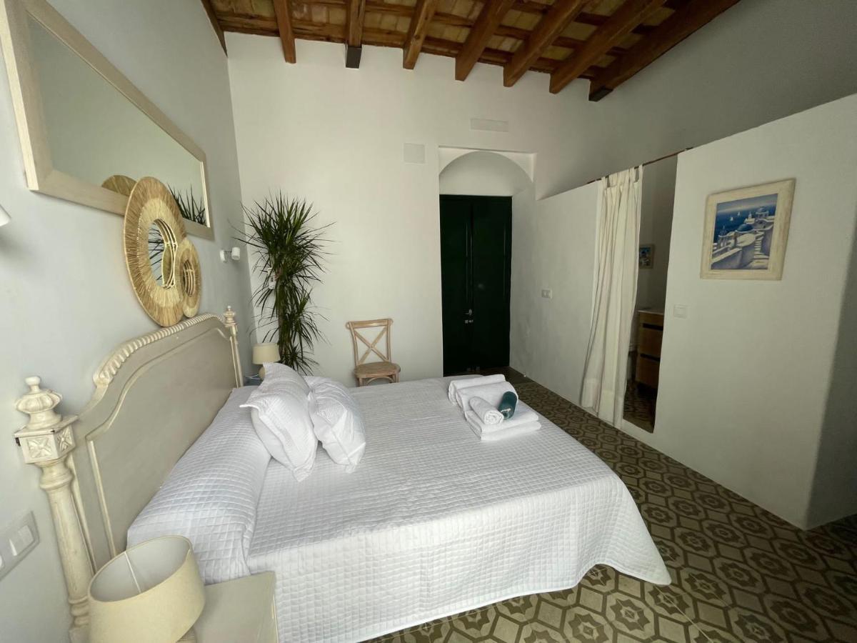 Dona Lola Rooms Conil De La Frontera Exterior photo