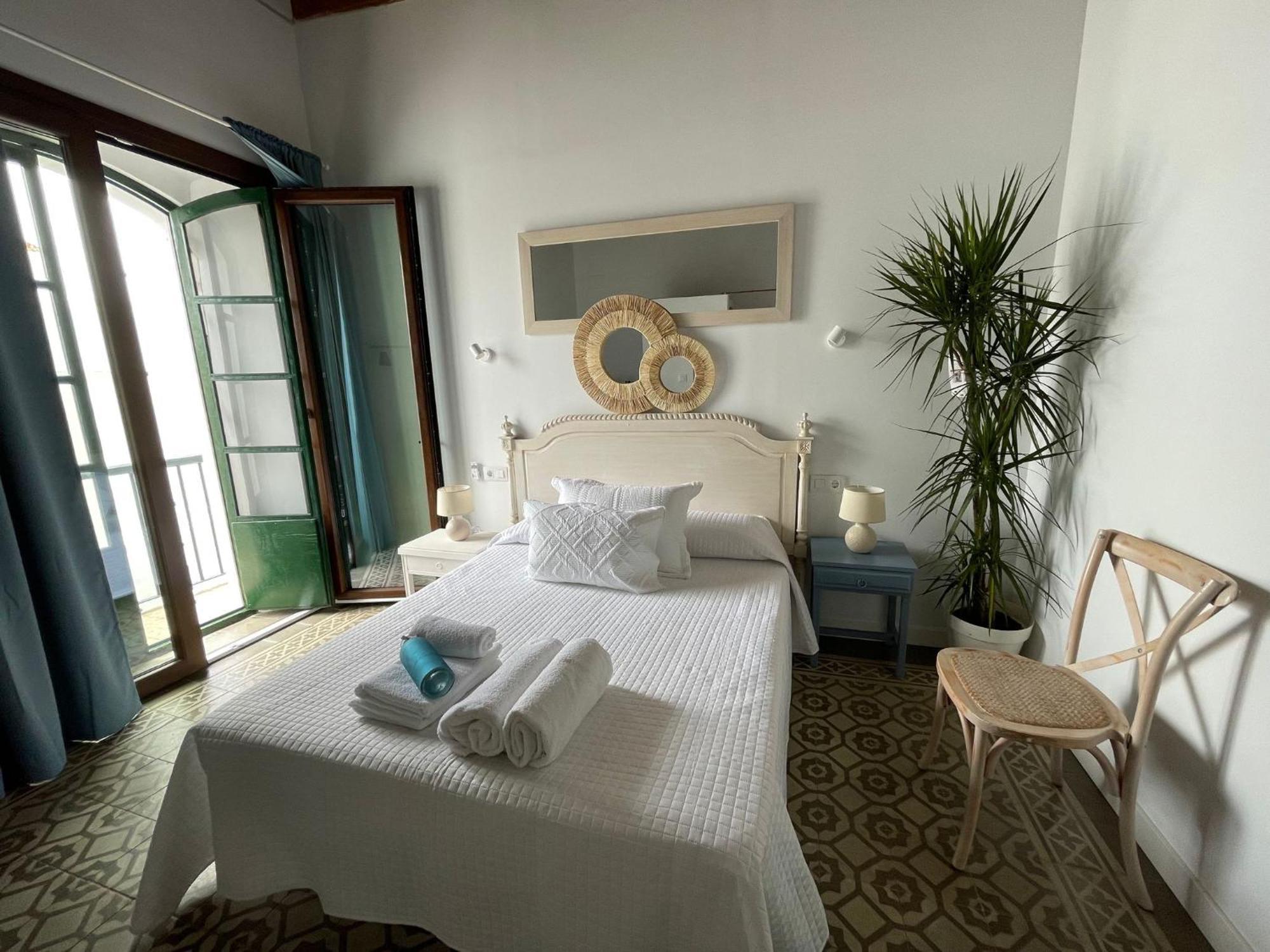 Dona Lola Rooms Conil De La Frontera Exterior photo